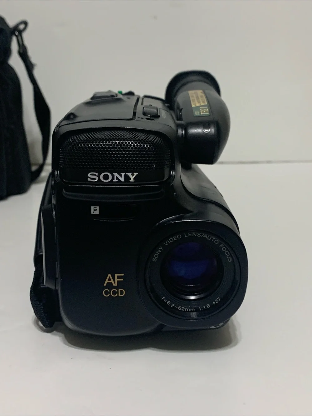 Sony CCD-TR21 Video 8 Handycam Camcorder 10x Zoom Bundle Tested Working Vintage